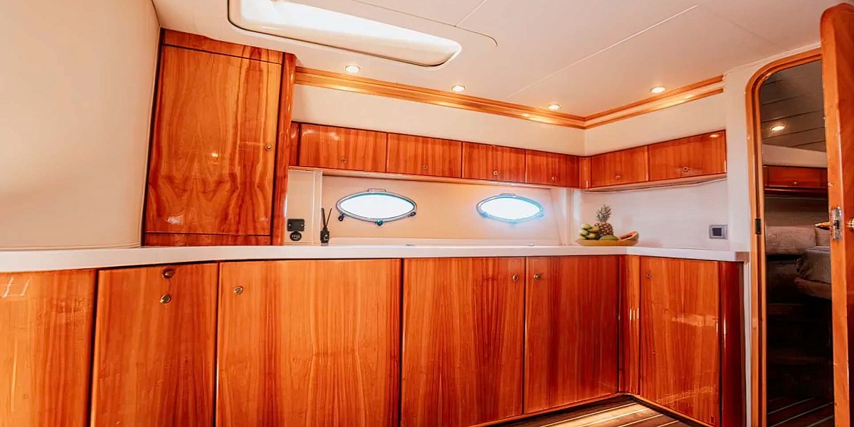 Аренда моторной яхты Princess V55 на Миконосе, Греция